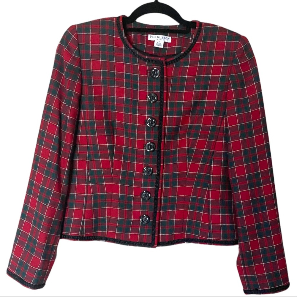 🧸- Beautiful Pendleton Scotch Plaid Blazer. Red and green with black.
